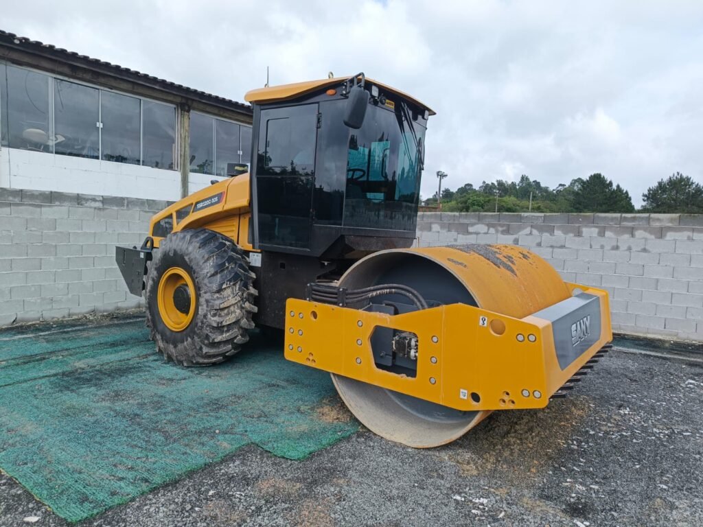 Aluguel de Máquinas em Curitiba - Rolo Compactador