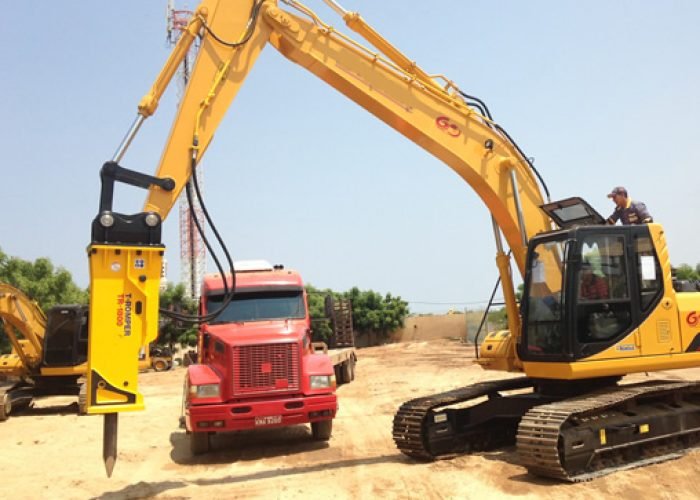 locacao-de-rompedor-hidraulico-para-escavadeira-02